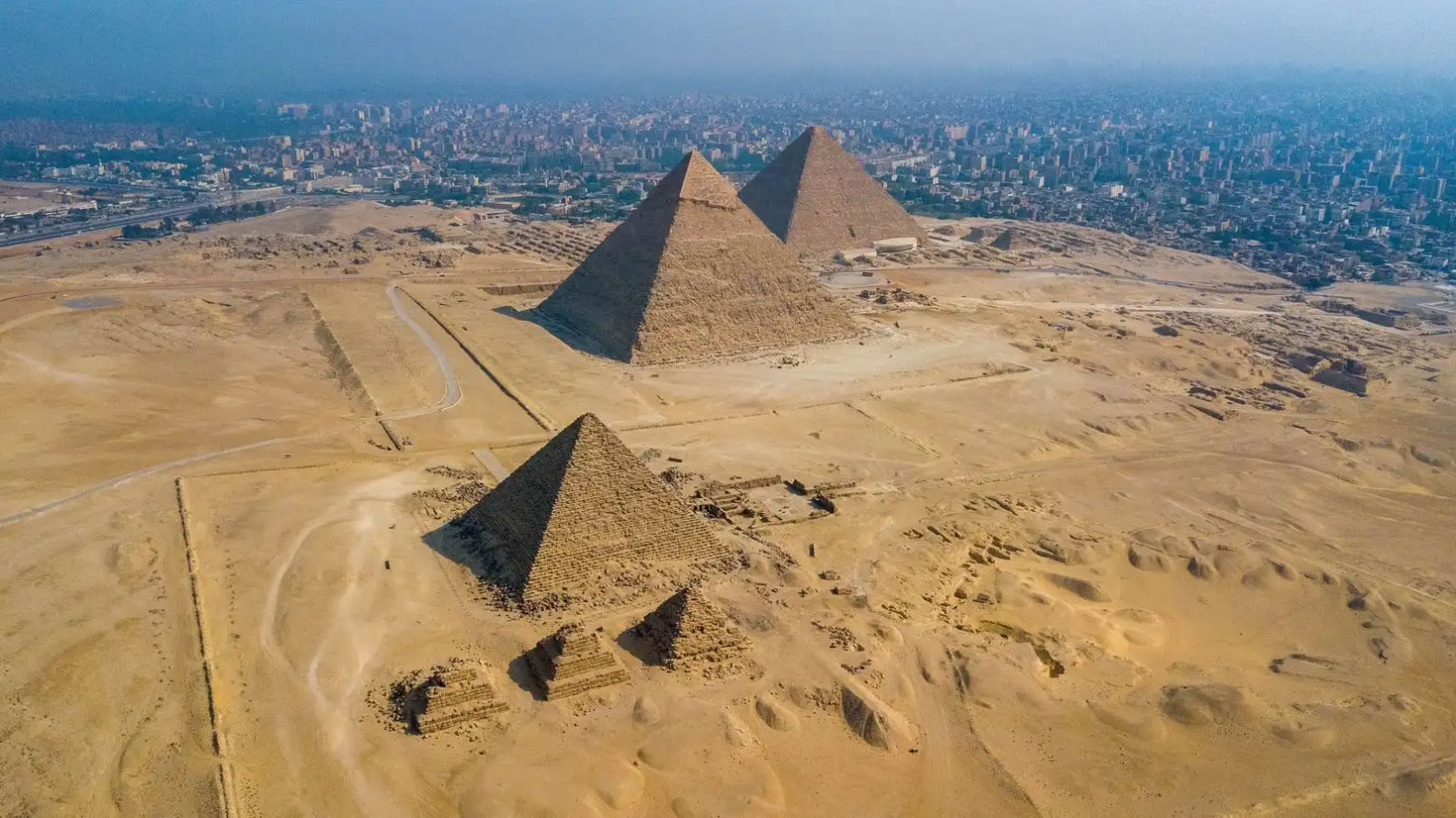 Les pyramides du plateau de Gizeh en Egypte.