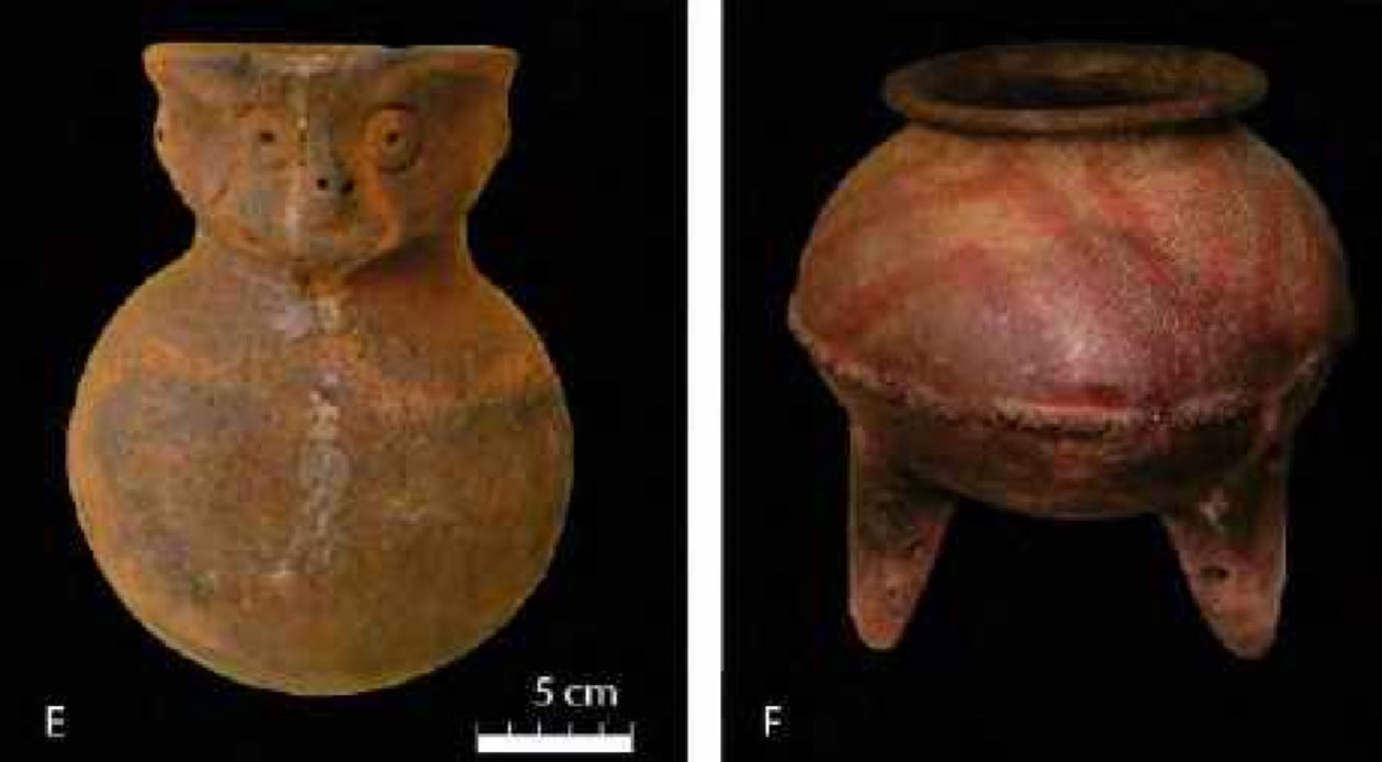 Récipient anthropomorphe & marmite tripode en céramique de la phase Tacalshapa 1 (Pumapungo, Cuenca, Equateur).