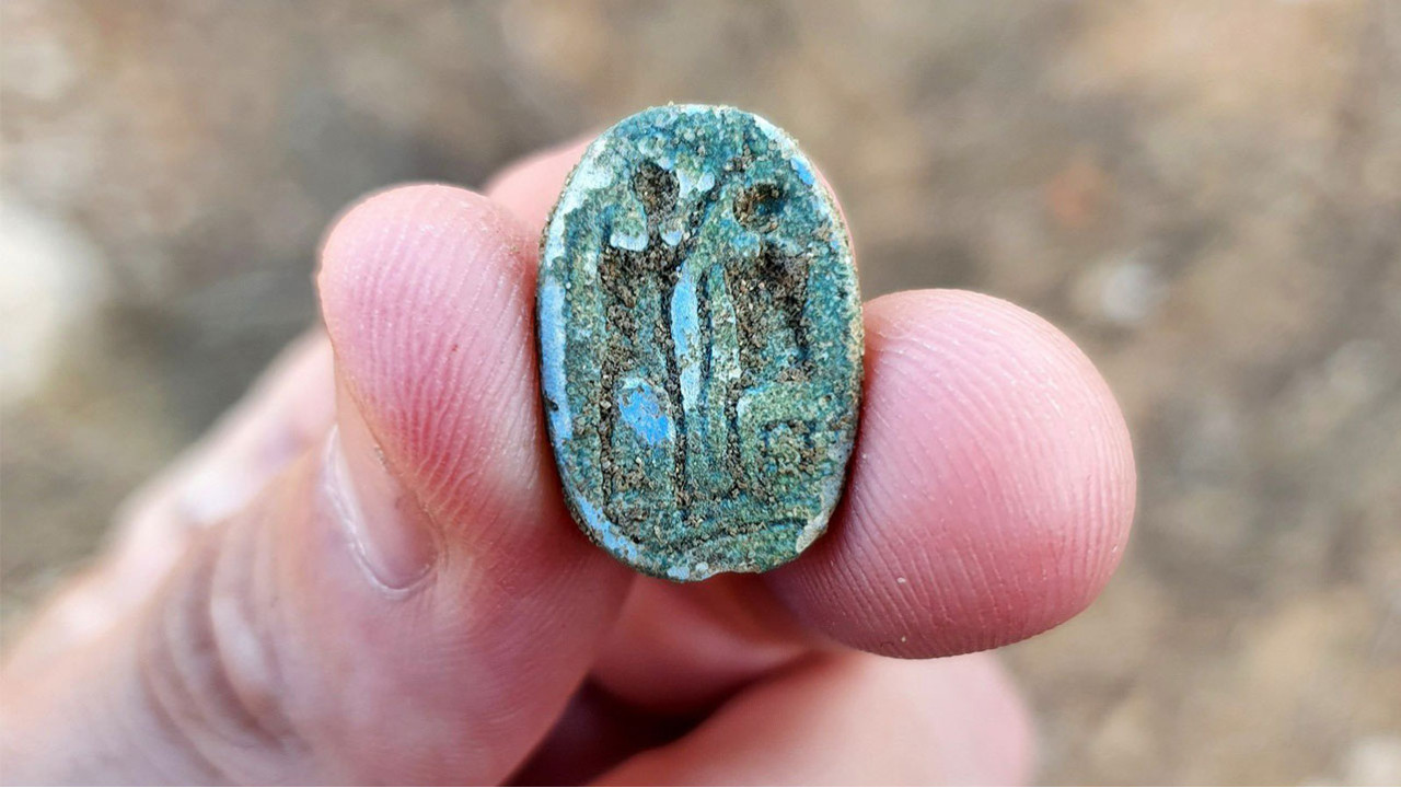 Dieu Khépri sur un sceau égyptien en forme de scarabée, en Israël, vieux de 3 500 ans.