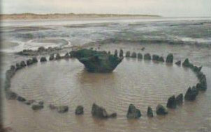 Seahenge (monument circulaire) à Norfolk au Rohyaume-Uni, il y a 4 049 ans.