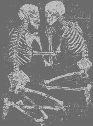 Double sépultures (couple enlacé) en Italie.
