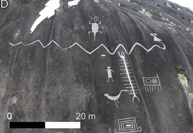 Gravure (42m) d'un serpent au bord de la rivière Orinoco, à la frontière entre la Colombie et le Venezuela.