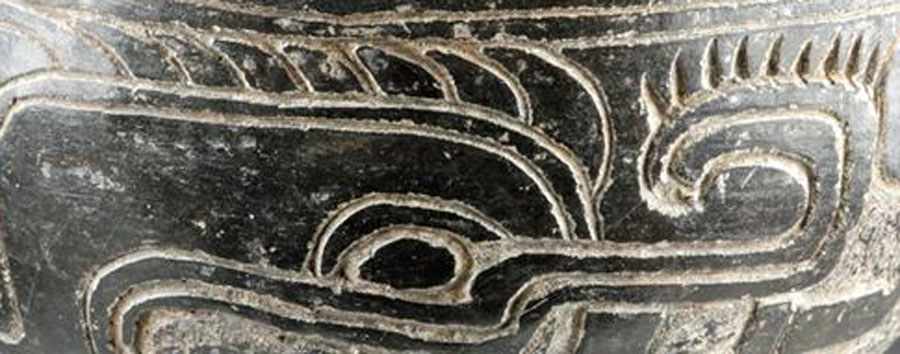Gravure olmèque d'un serpent au Guatemala.