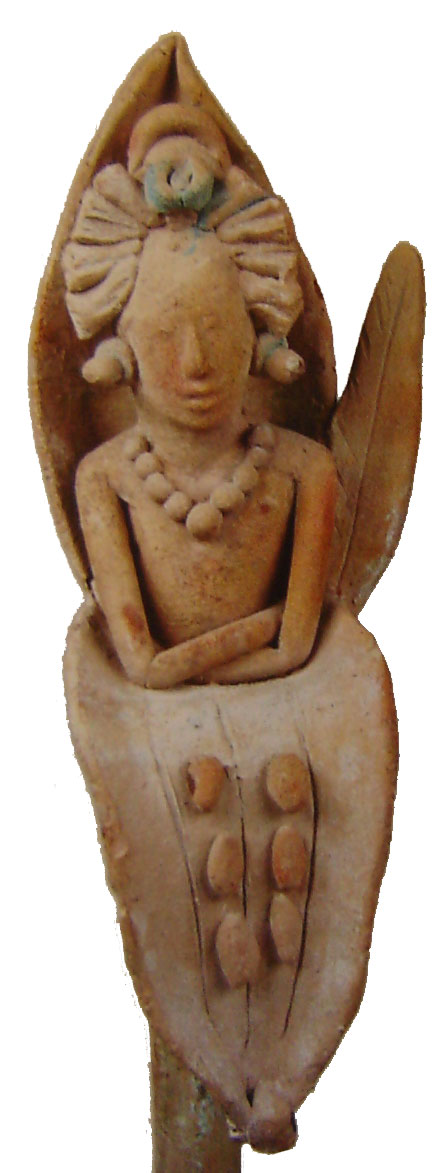 Sifflet en céramique maya du dieu au Maïs émergeant d'une fleur.
