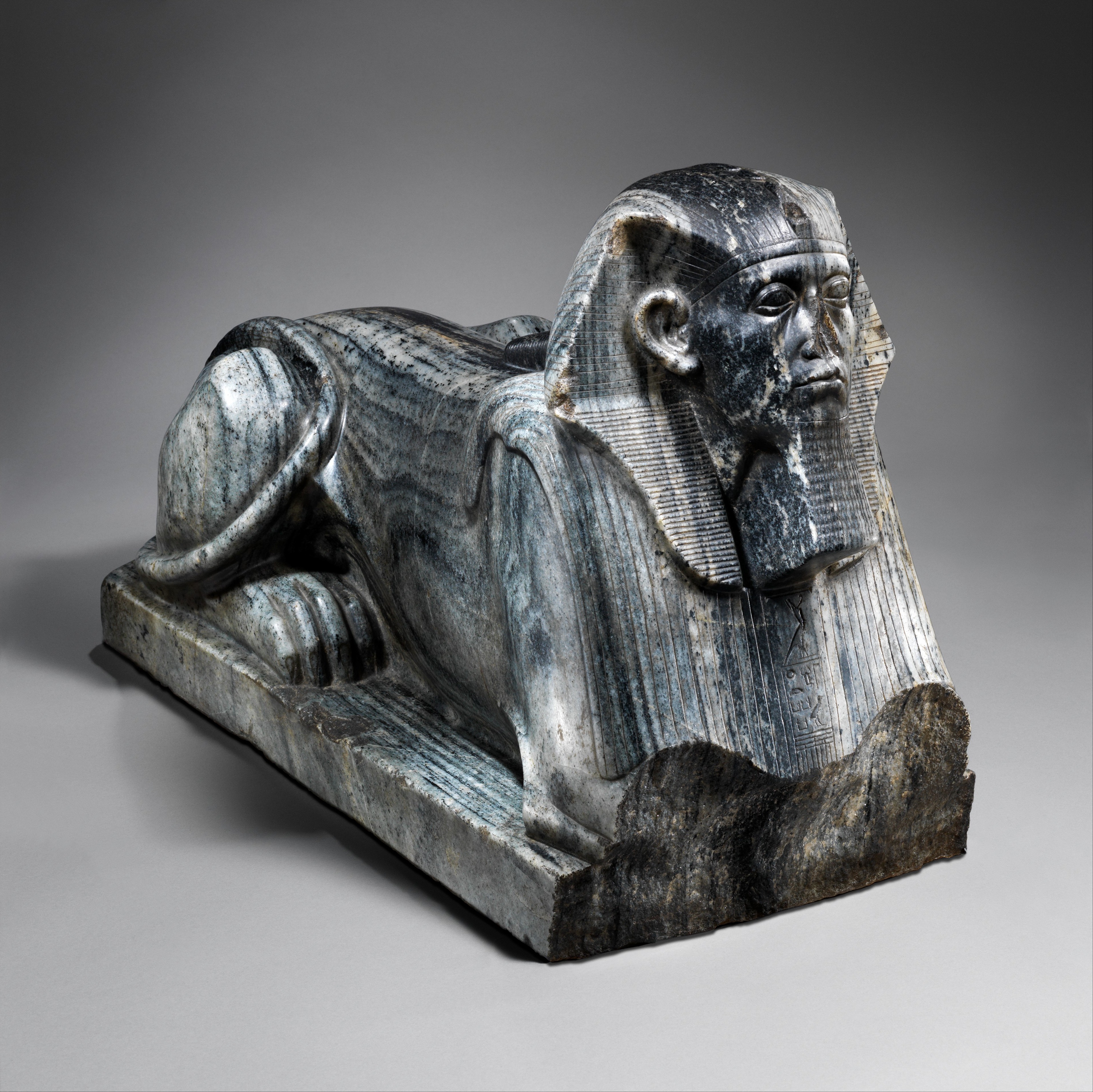 Pyramide et sphinx de Sésostris III à Karnak en Egypte