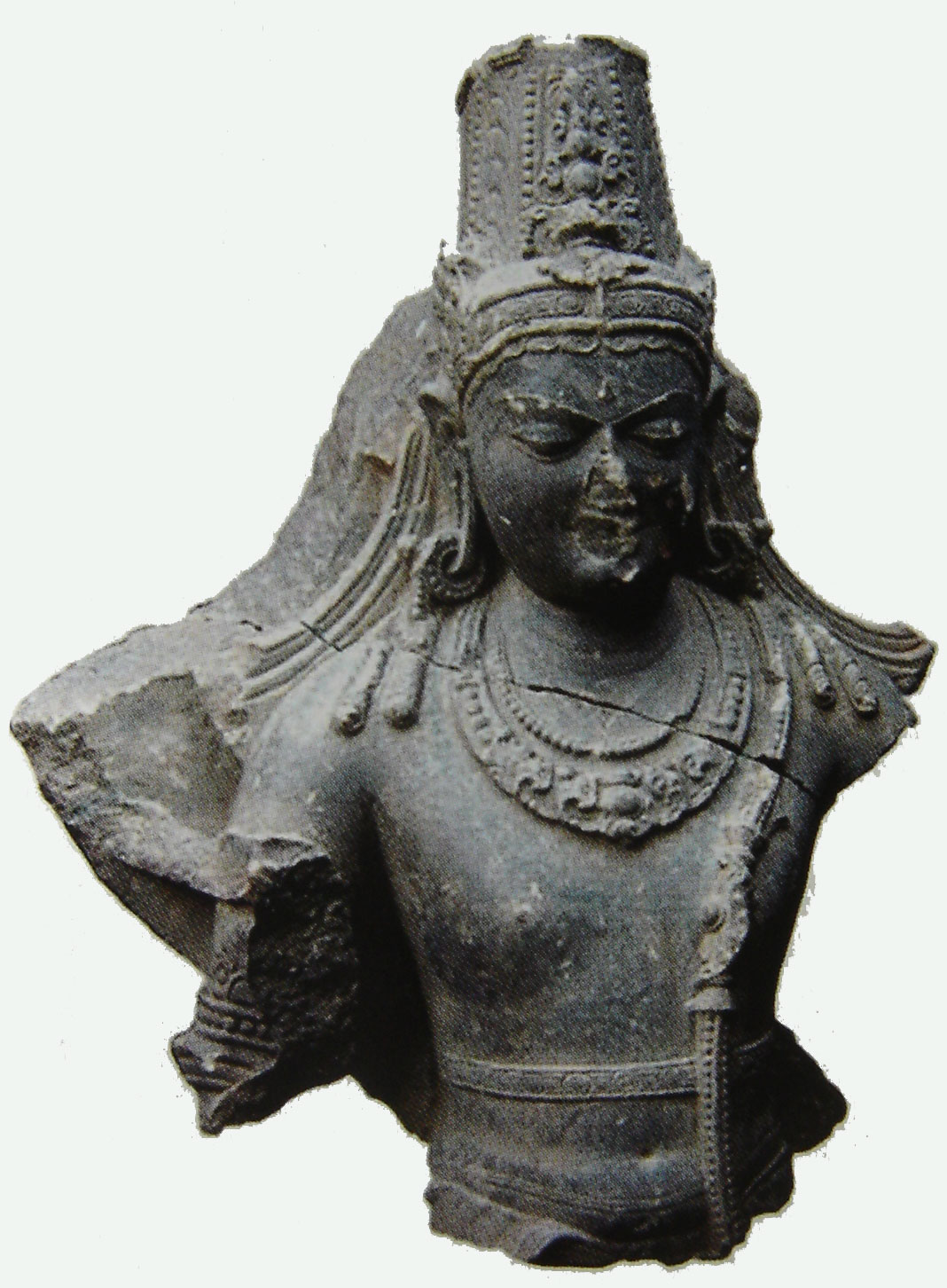 Fragments d'une statue du dieu Surya, XI<sup>e</sup> siècle.