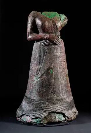 Statuette en bronze de la reine Napisaru de Suse.