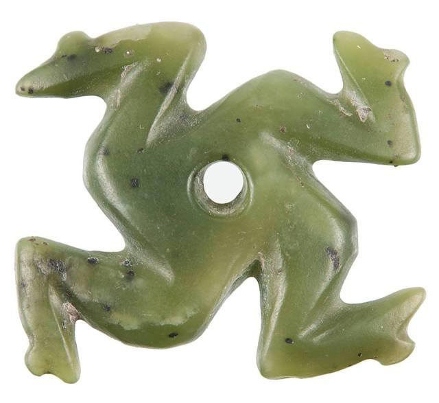 Croix gammée (ou swastika) en forme de grenouille.