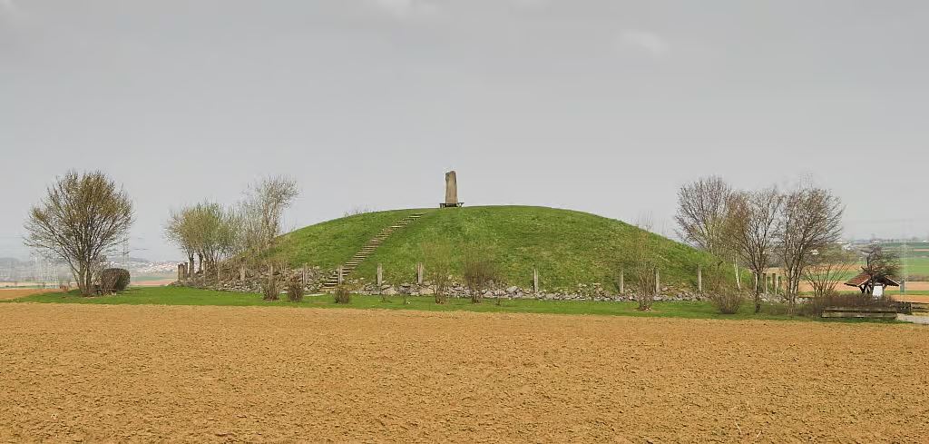 Tertre d'Eberdingen-Hochdorf en Allemagne.