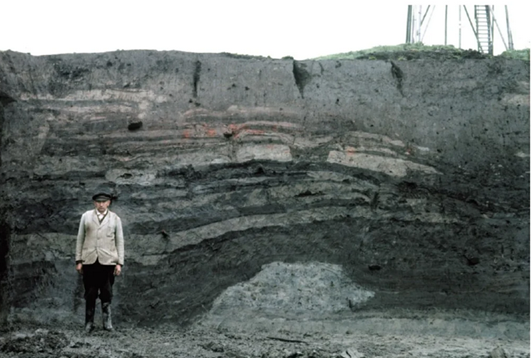 Tertre d'habitation constitué d'engrais, en Allemagne, il y a 500 à 1500 ans.