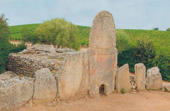 “Tombe de géant” de Coddu Ecchu à Arzachena.