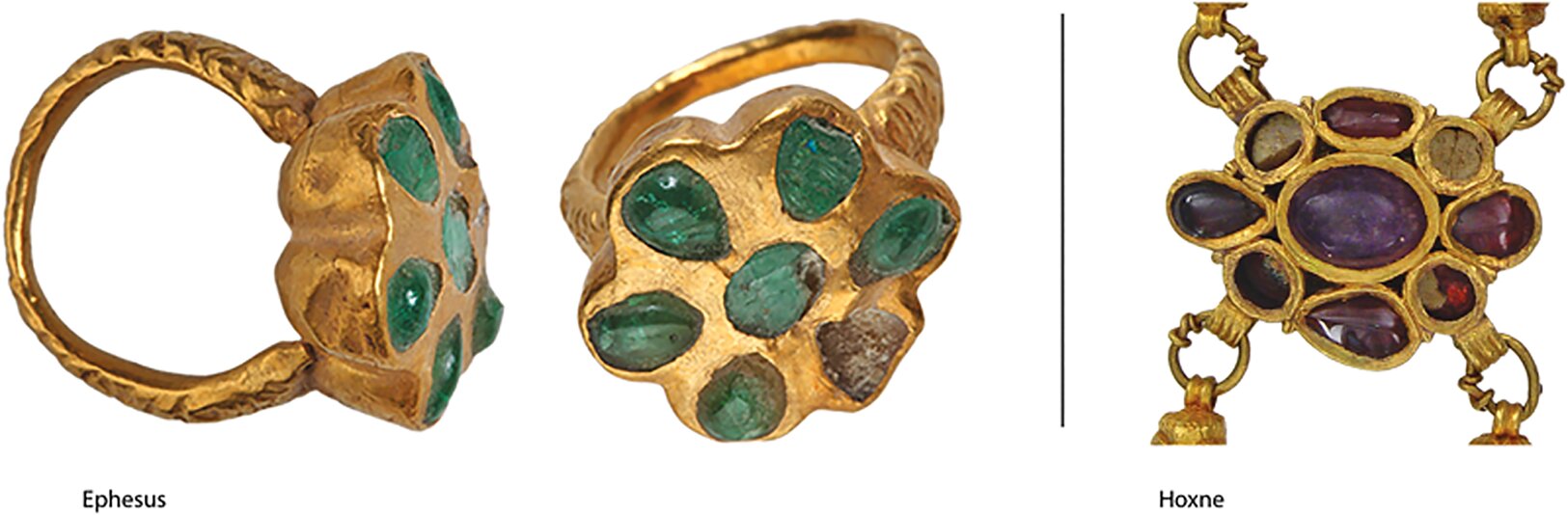 Trésor d'Éphèse (bague en or) & trésor de Hoxne (bractéate ou pendentif en or) au Royaume-Uni au Ve siècle de notre ère.