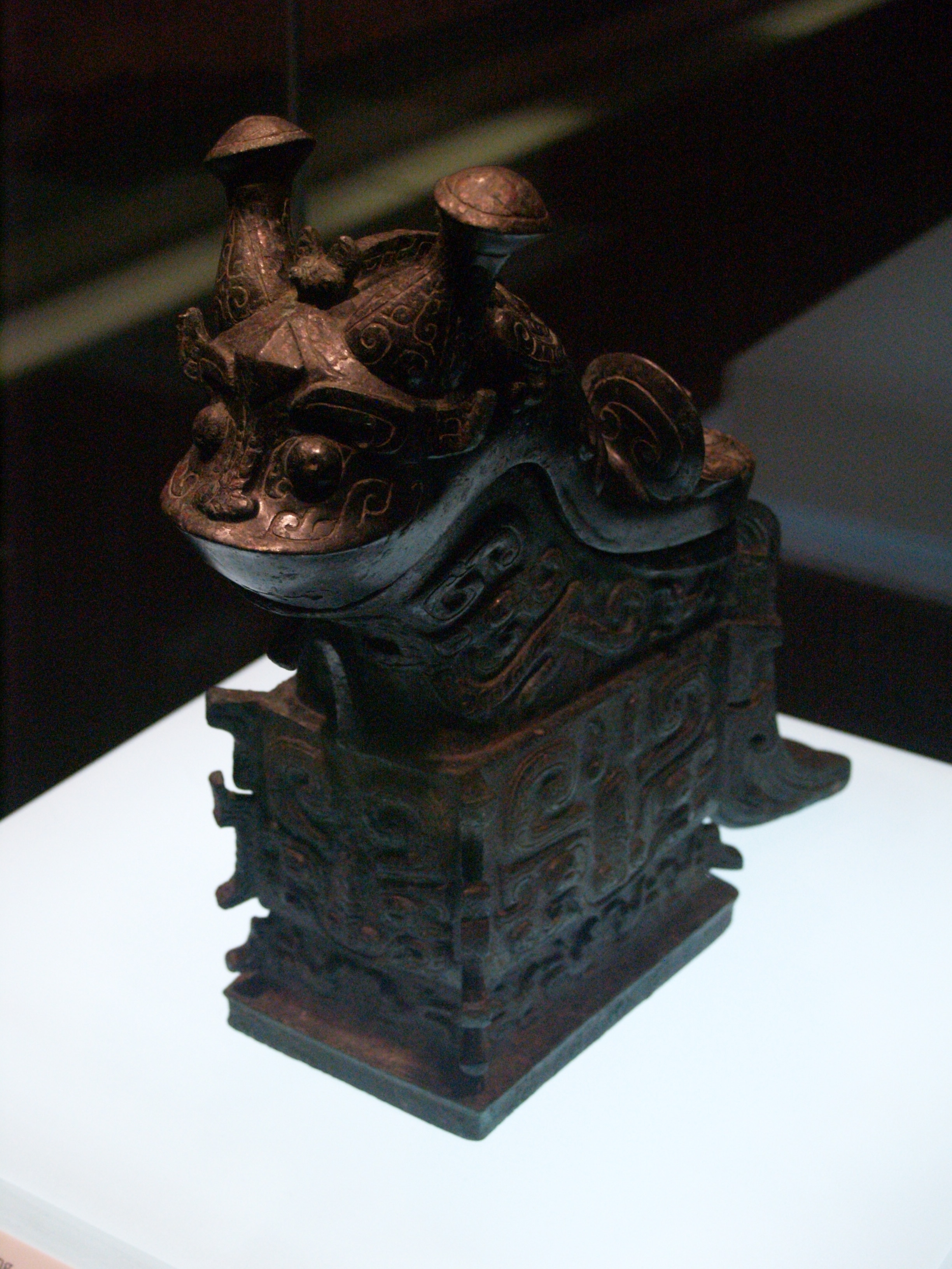 Vase gong en bronze.
