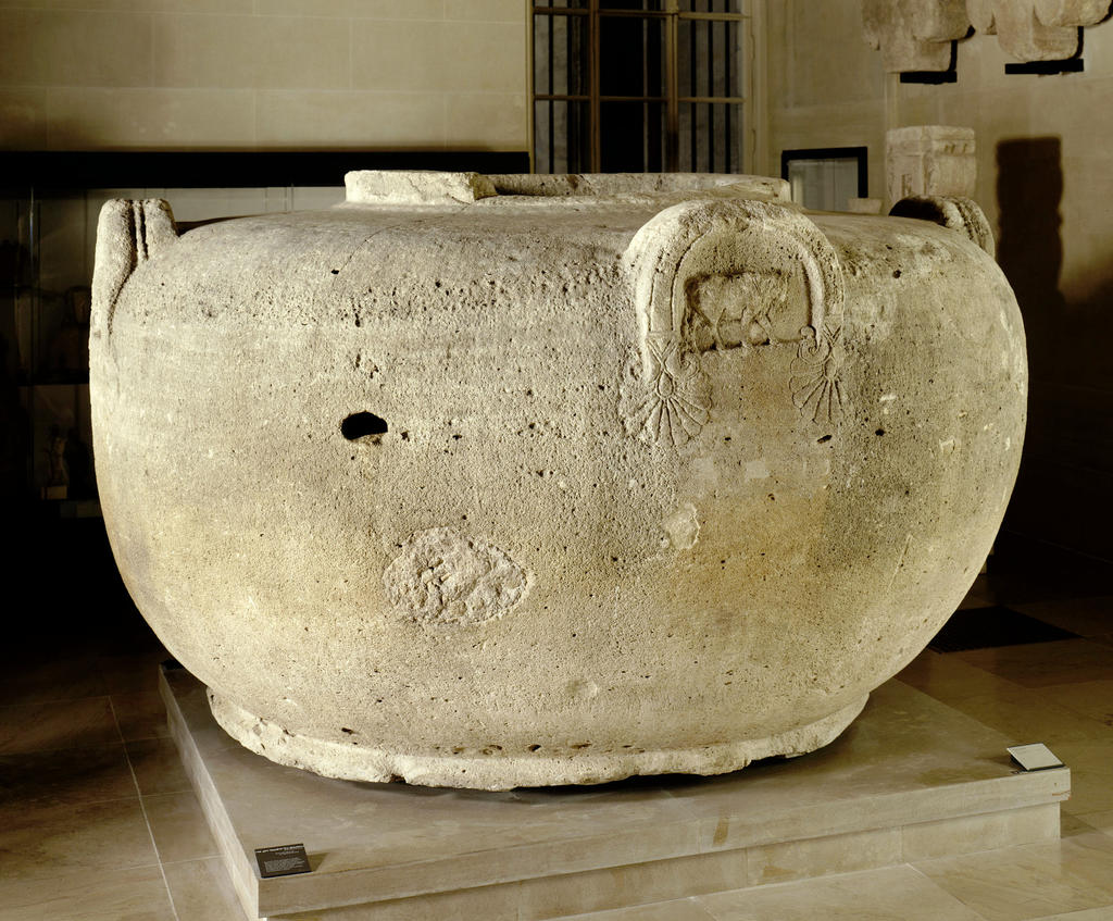 Grand vase en calcaire de 1,90m de haut pour 3,20cm de diamètre à Amathonte en Chypre.