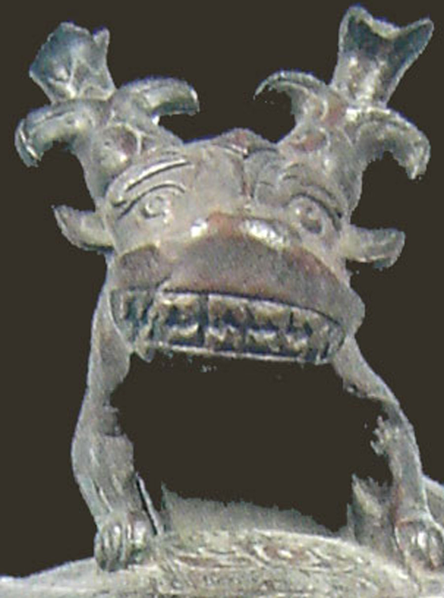 Vase lei en bronze.