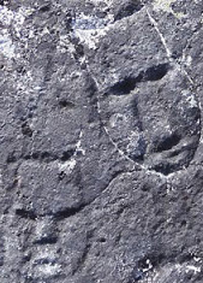 Visages en pétroglyphes chez les Inuits.