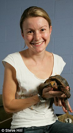 L'éthologue Anna Wilkinson et ses tortues Esme & Quinn.